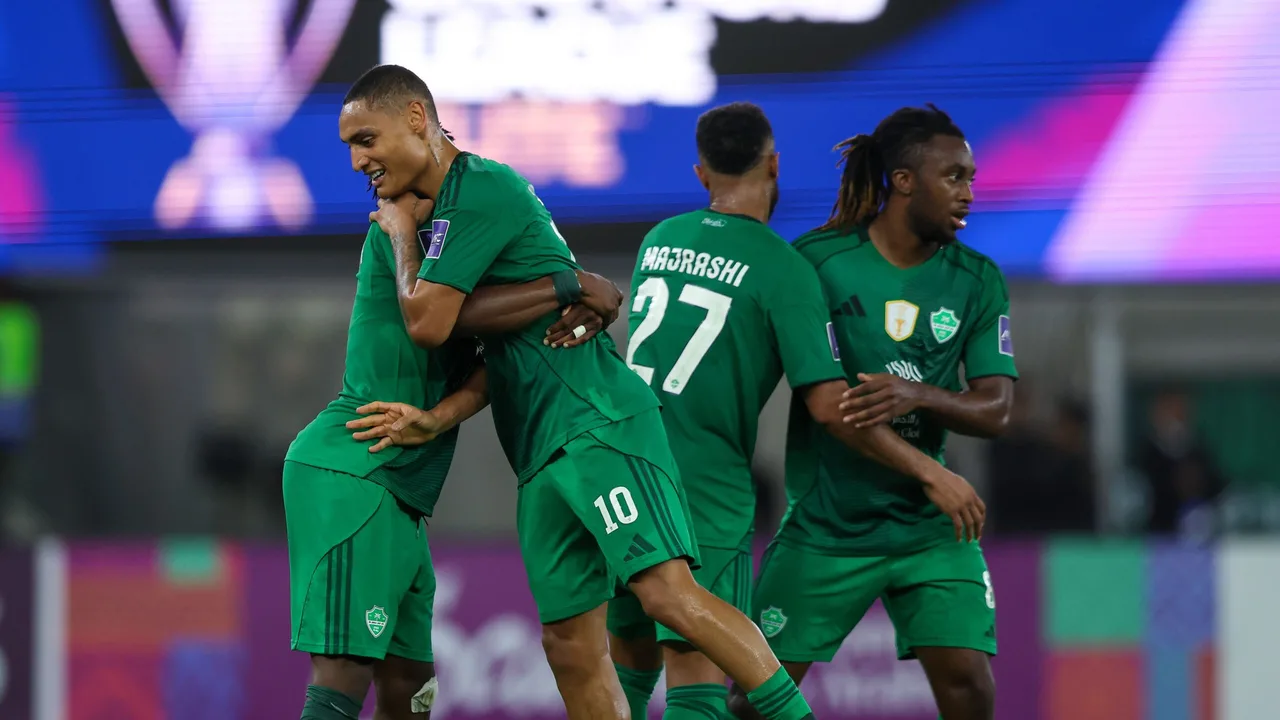 ترقبوا صافرة البداية.. موعد مواجهة الأهلي وضمك بالدوري السعودي والقنوات الناقلة للقاء